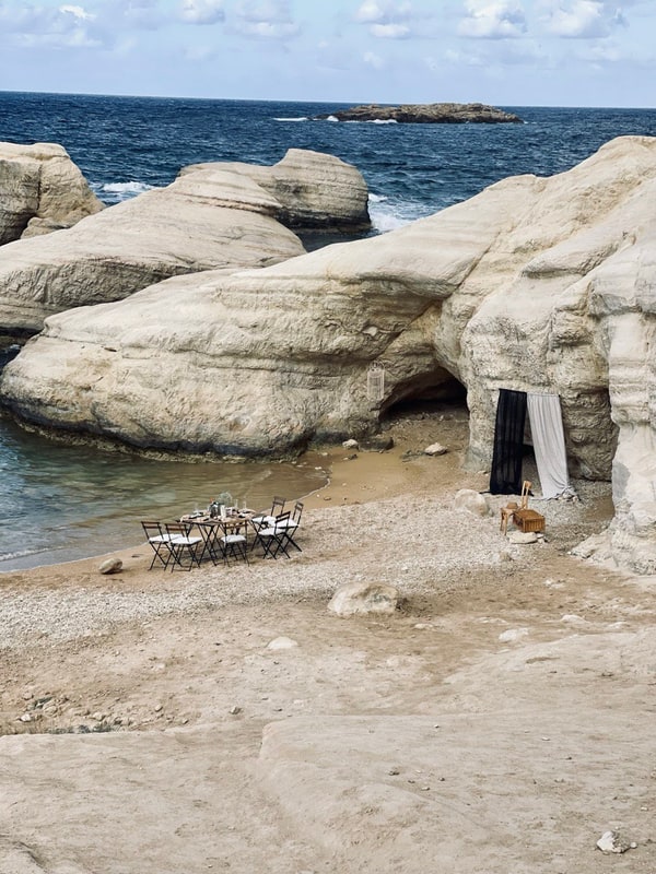 Pale rocks and clear water beside the picnic setting