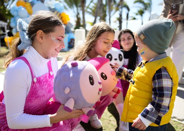 Entertainers playing with children at the birthday party