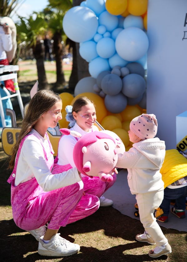 Entertainers playing with children at the birthday party