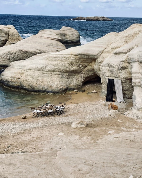 Pale rocks and clear water beside the picnic setting